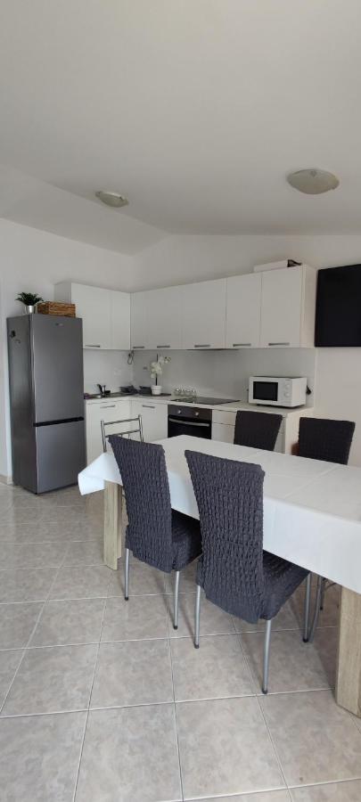 Apartman Mila Marina Exterior foto